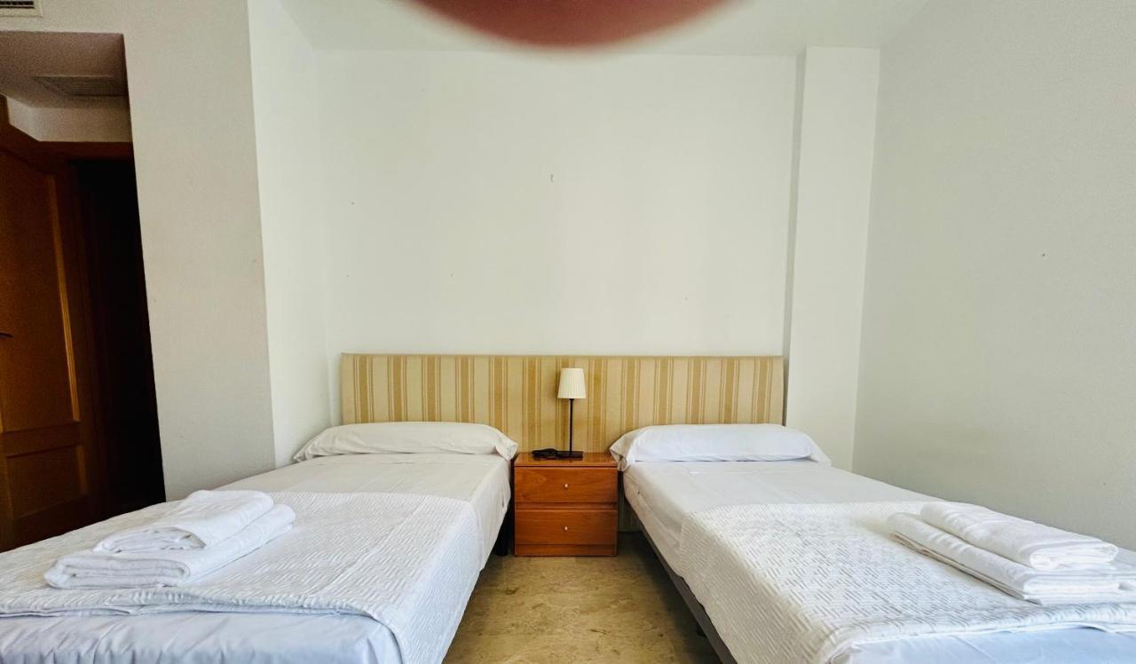 Guest House Teatinos Малага Экстерьер фото